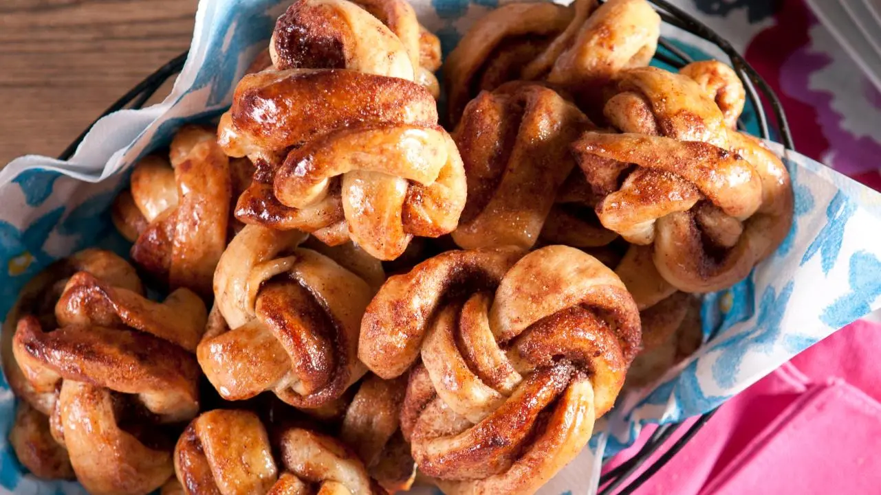 Cinnamon Sugar Dough Knots