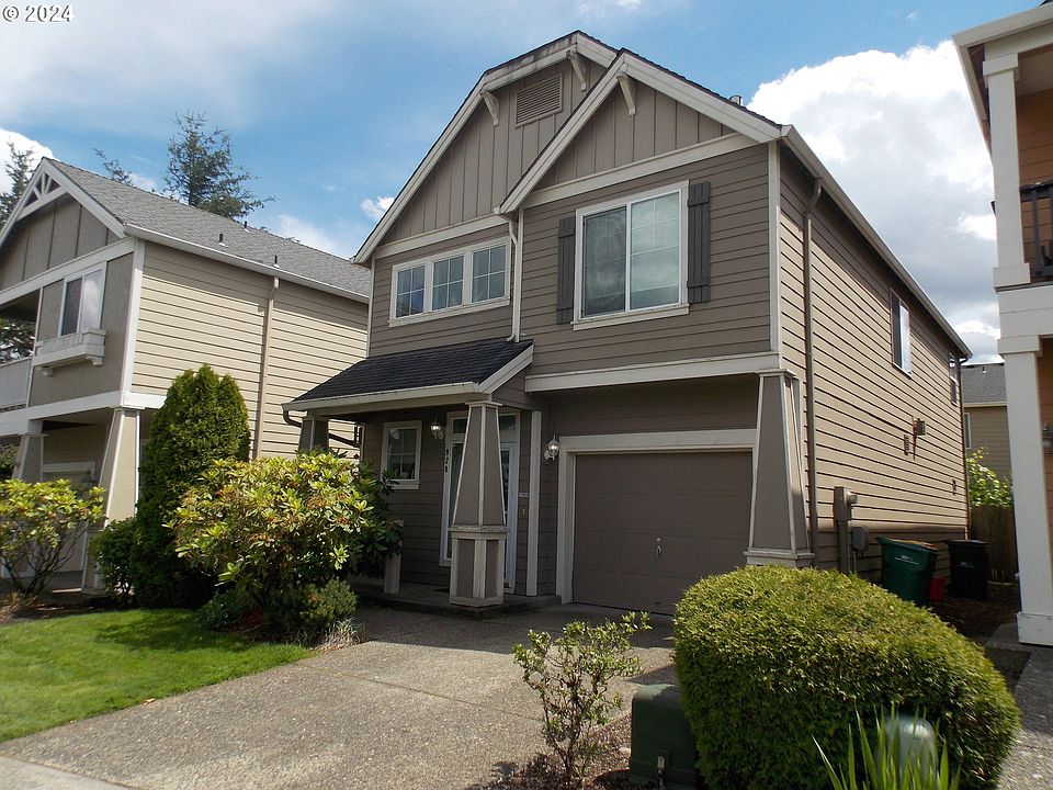 Riverside home with large deck in Troutdale